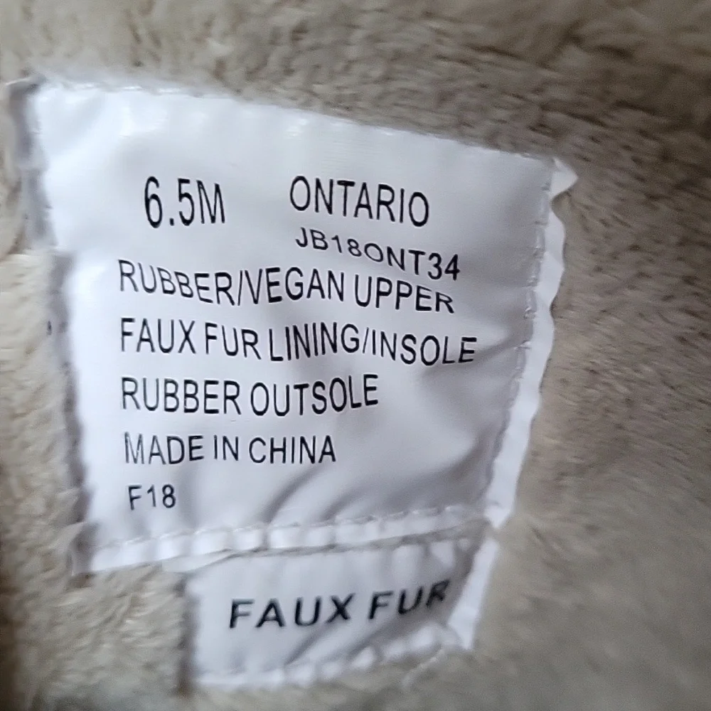NWOT, JBU Ontario Duck Boot, tan size 6.5M
